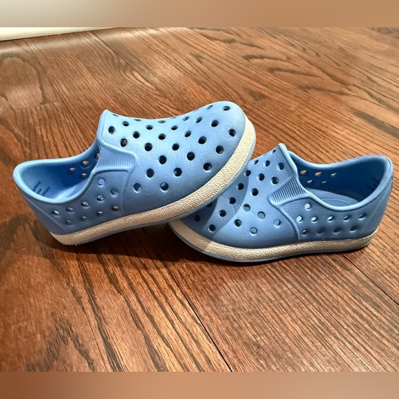 Cat & Jack Blue Toddler Slip-On Water Shoes - Size 6 - Picture 4 of 6